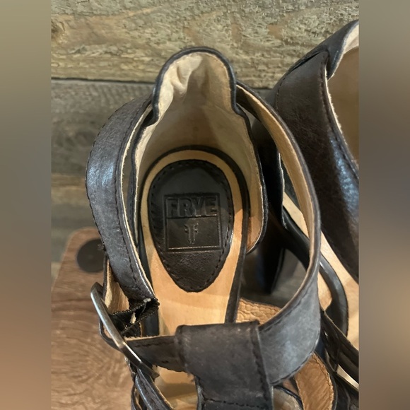 Frye Catrin Trapunto Platform Strapy
Gladiator Heels Sandals Gray Leather Sz 6.5 - Picture 14 of 15